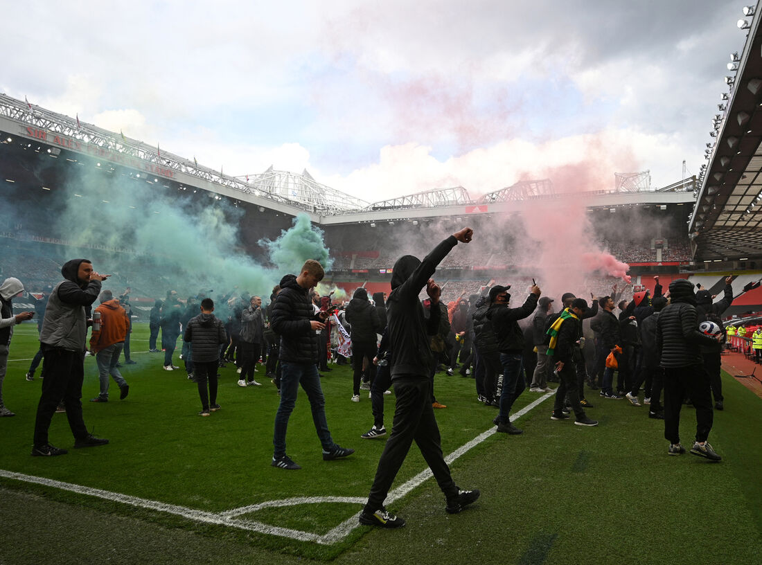 Manchester United e Liverpool é adiado após protesto em ...