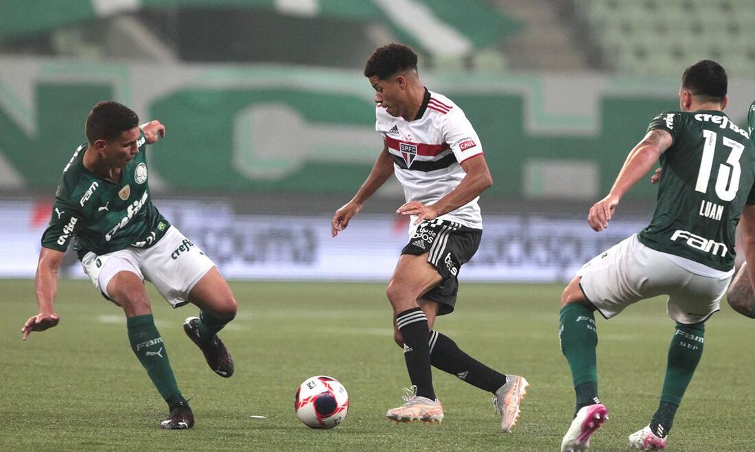 Corinthians vence o Palmeiras no primeiro jogo da final do