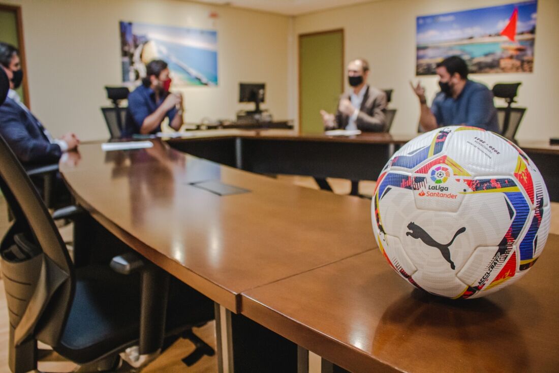 Representantes da LaLiga e do Governo do Estado