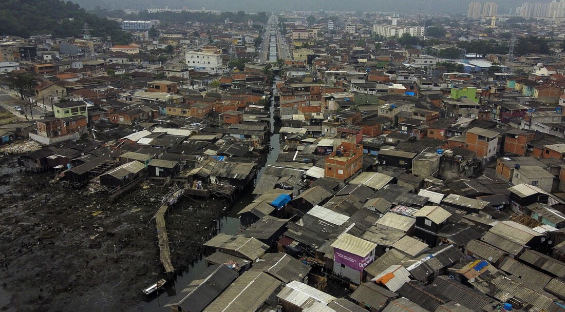 Dique da Vila Gilda, a maior favela de palafitas do país