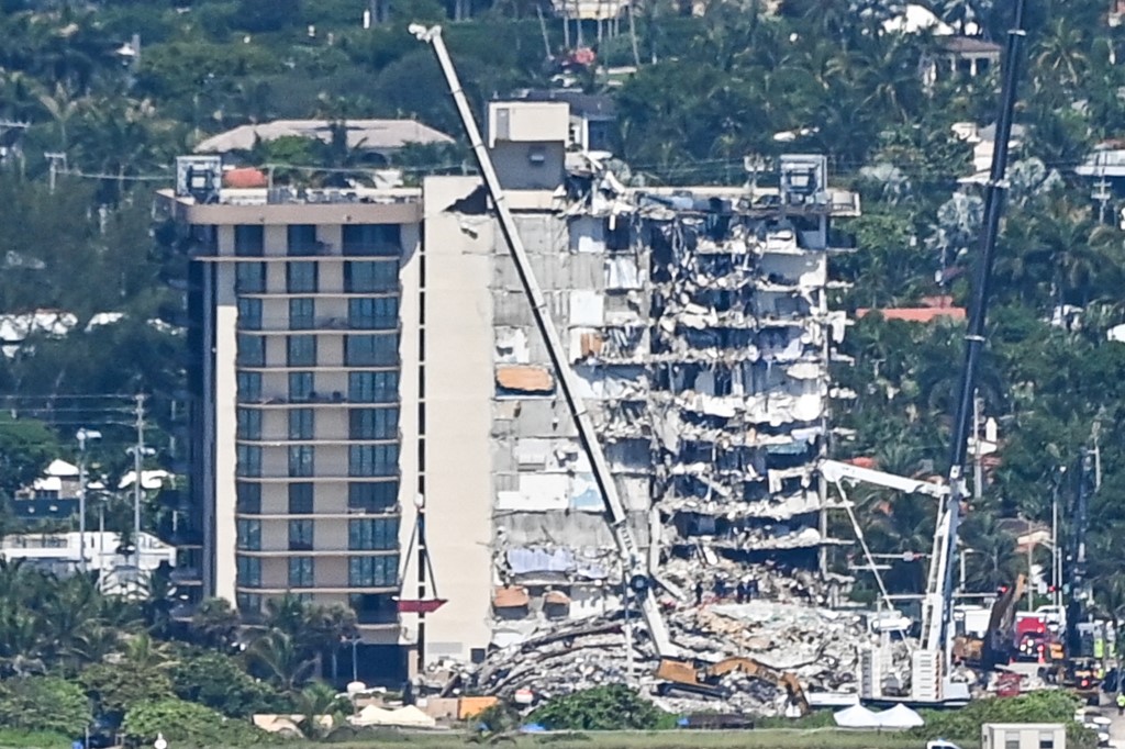 Desabamento de parte de prédio na Florida, nos EUA