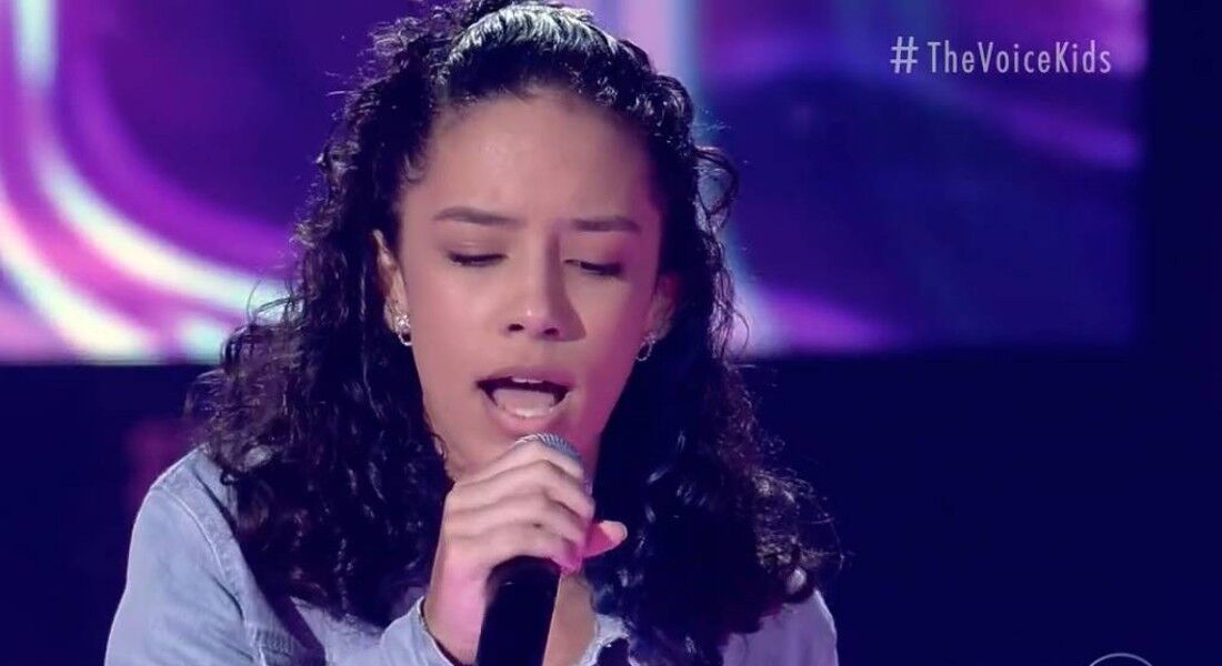 Clara Dantas, de 13 anos, cantou