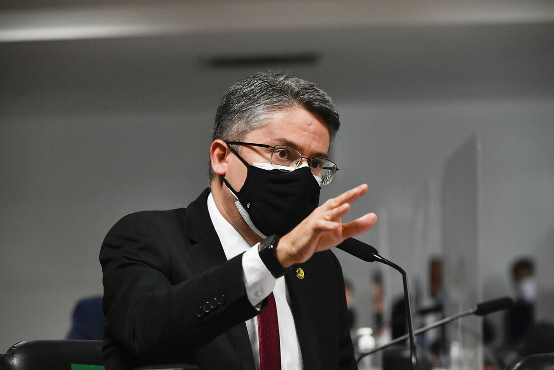 Senador Alessandro Vieira (Cidadania-SE) durante a CPI da Covid