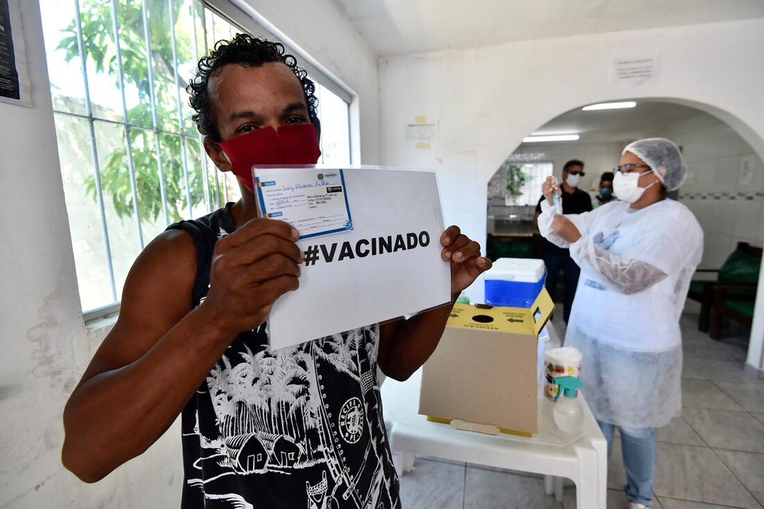 Jaboatão dos Guararapes continua com a vacinação contra a covid para pessoas em situação de rua.