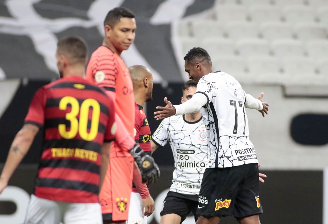 Jogadores do Flamengo lamentam derrota, mas elogiam jogo