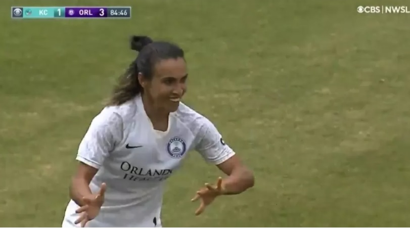 Marta comemora gol pelo Orlando