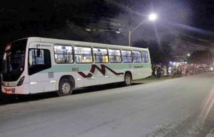 Ônibus operava a linha 405 - Jaboatão/Piedade