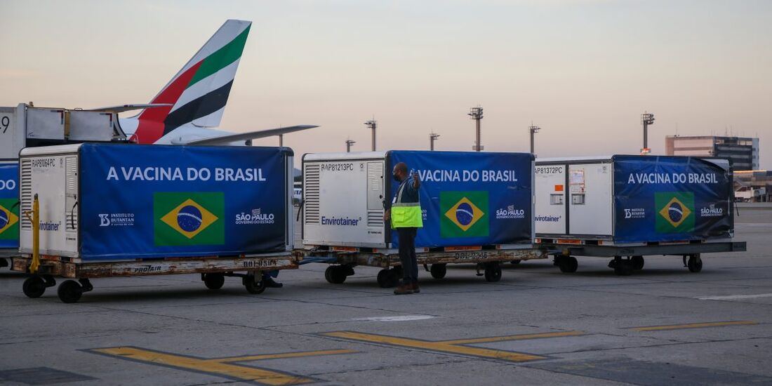 Avião com o lote da matéria-prima