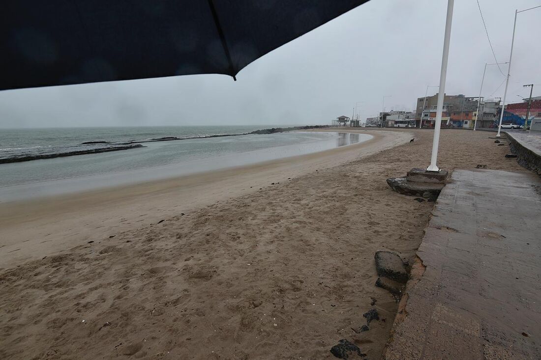 Praias e calçadões devem fechar aos finais de semana