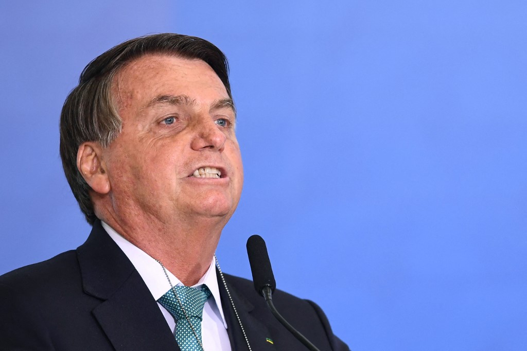 Jair Bolsonaro usou sua live semanal desta quinta-feira (10) para desafiar o presidente do TSE