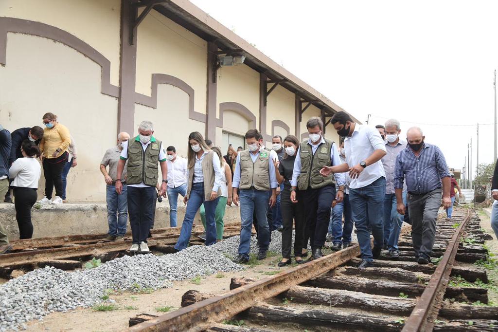 Comitiva de ministros e secretários do Governo Federal visitaram obras e instalações em Caruaru, ao lado da prefeita Raquel Lyra (PSDB)