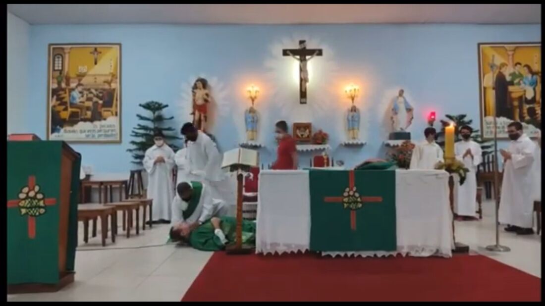 Padre Rosivaldo celebrava a missa quando passou mal