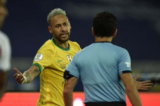 Neymar reclamou da arbitragem