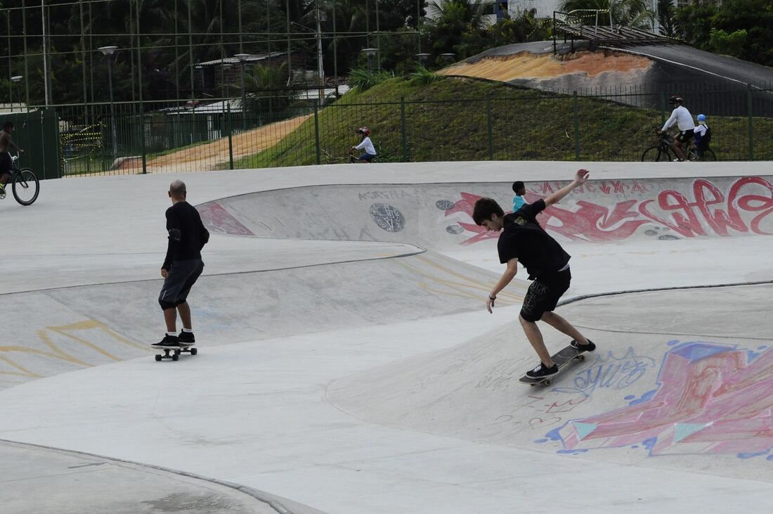 Das ruas para o pódio: entenda os benefícios e saiba como começar a  praticar skate - Folha PE