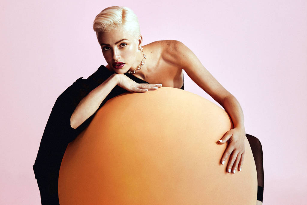 Agatha Moreira é a capa da nova edição da revista Glamour julho/2021