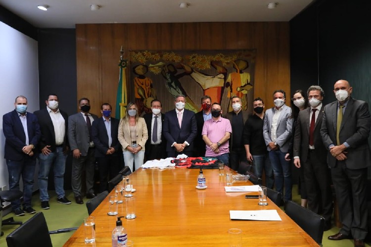 Presidentes de clubes em encontro em Brasília