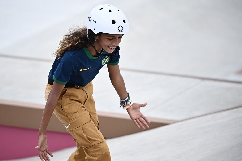 Rayssa Leal, de apenas 13 anos, encantou o mundo ao conquistar em Tóquio a prata no skate street