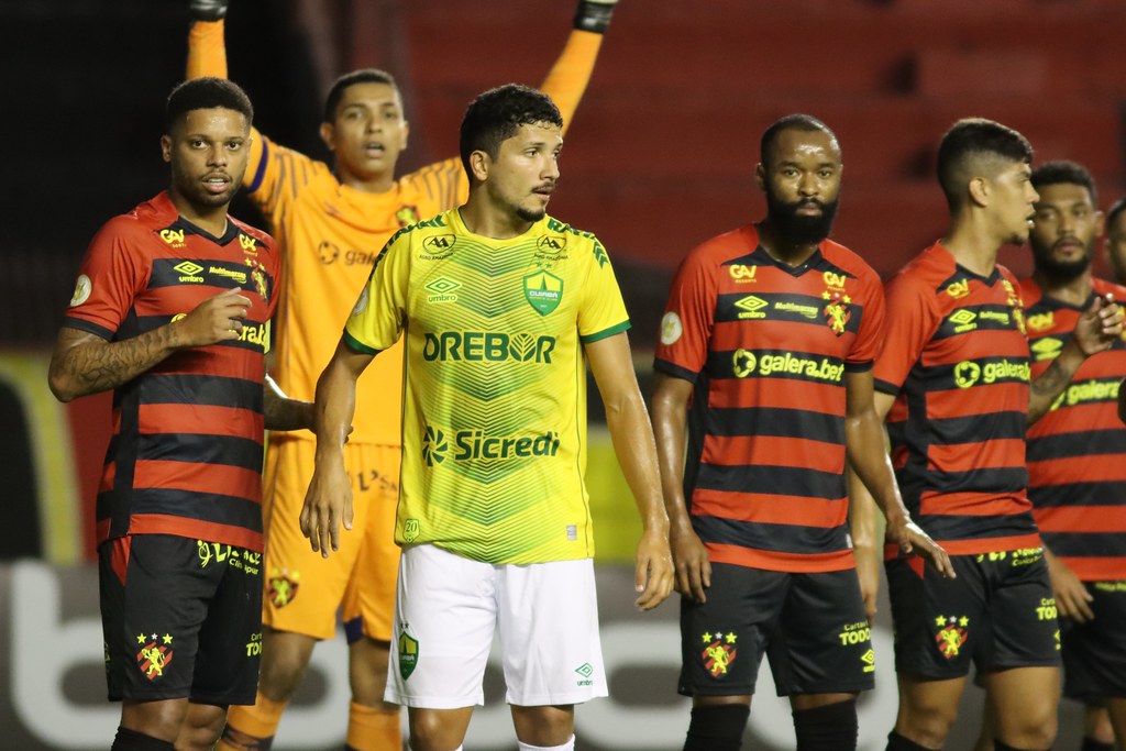 Jogadores do Sport na partida diante do Cuiabá, no Brasileirão