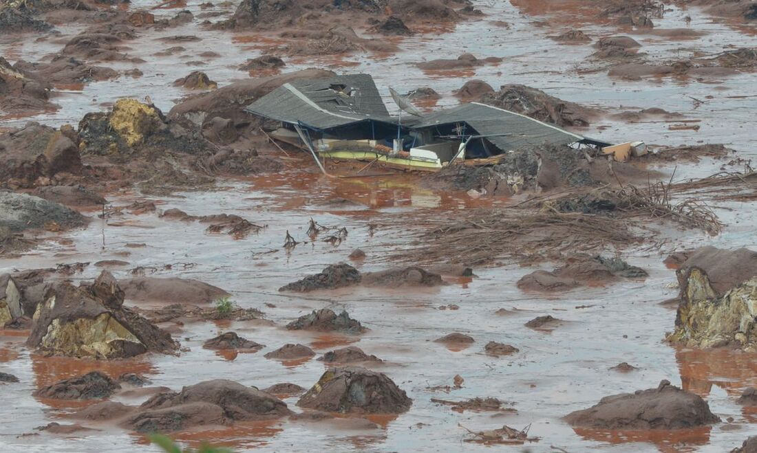 Rompimento da barragem em Mariana