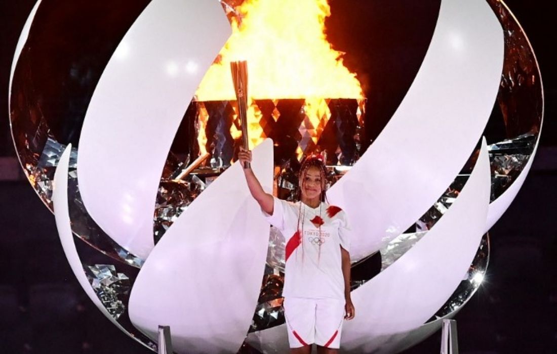 A tenista Naomi Osaka, filha de mãe japonesa e pai haitiano foi a escolhida para acender a pira