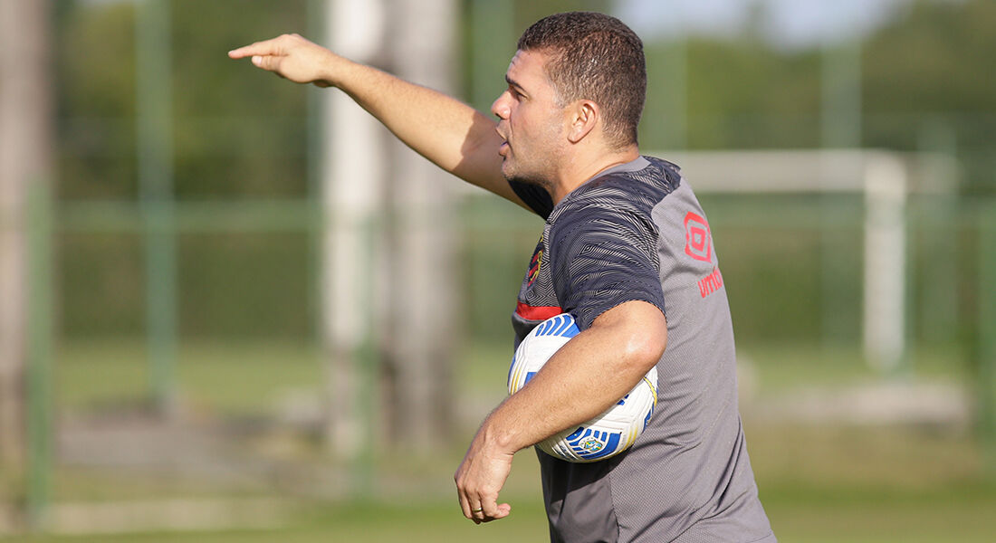 Louzer teve uma semana intensa de preparação para o clássico nordestino