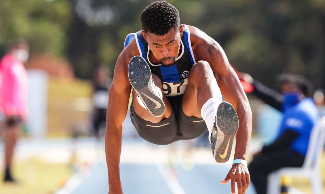 Mateus de Sá, de 25 anos, conquistou a medalha de bronze no salto triplo, em 2014,