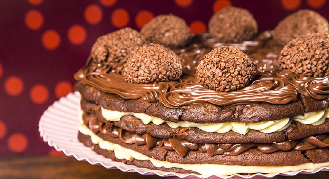 ‘Oh My God!’, mistura de cookies dark, intercalados com brigadeiros e cobertura de Nutella