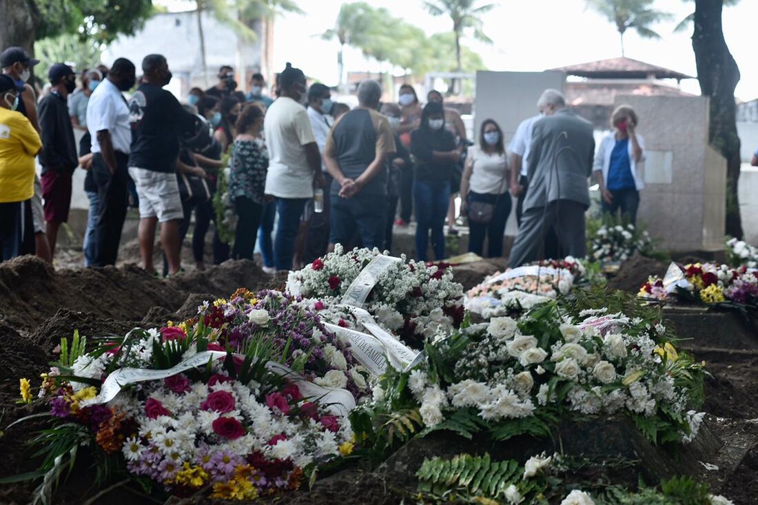 Velório de Marcelo Costa Santos, na cemitério da Várzea