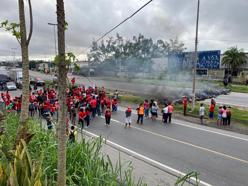 Protesto na BR-101, na altura do Barro, no Recife