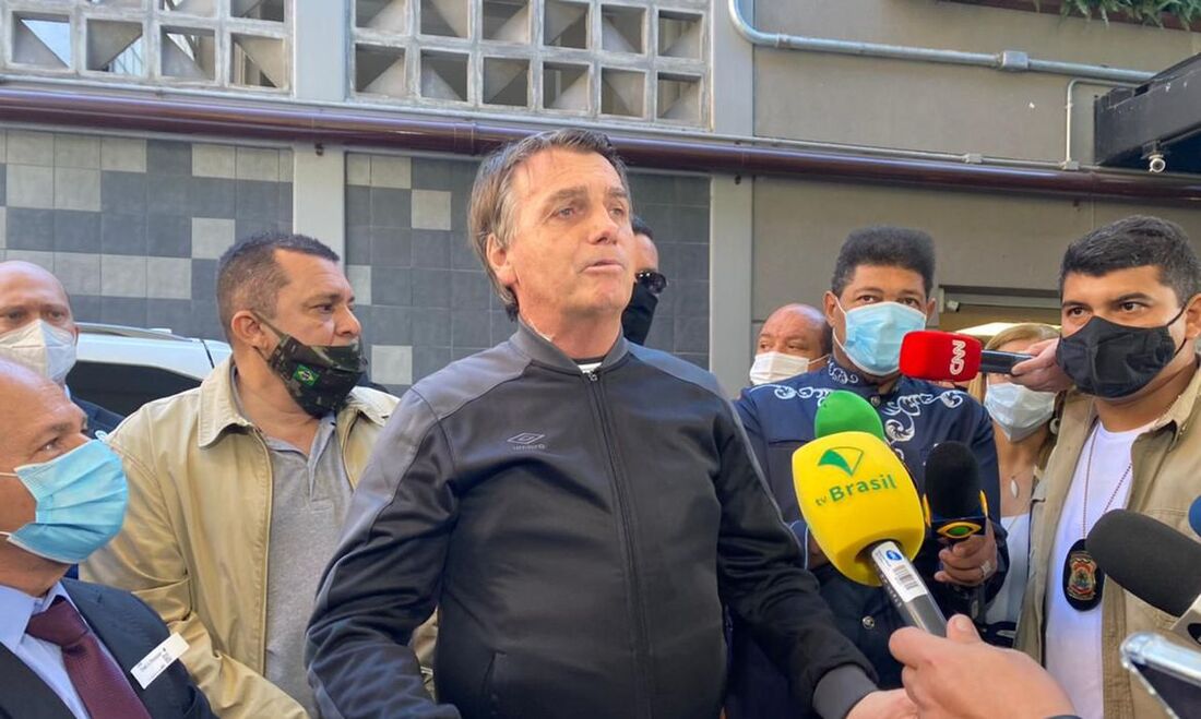 Jair Bolsonaro recebe alta hospitalar