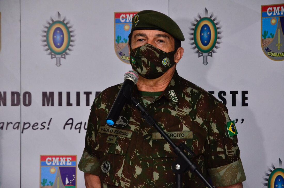 No Recife Comandante Do Exército Examina Locais Para Instalação Da Escola De Sargentos Em Pe 