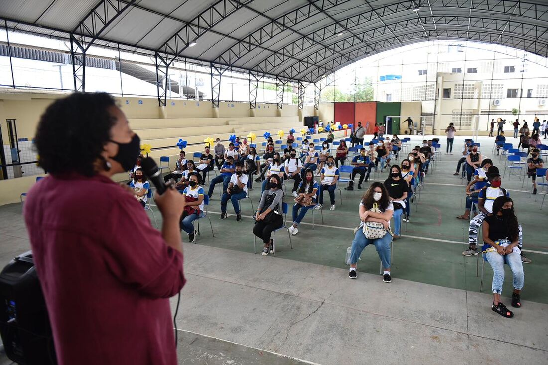 Recife anuncia retorno às aulas presenciais na rede municipal de encubo do Município