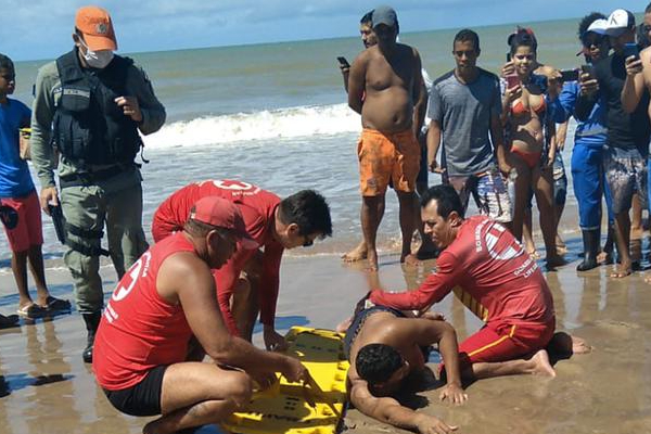 Vítima de ataque de tubarão na praia de Piedade