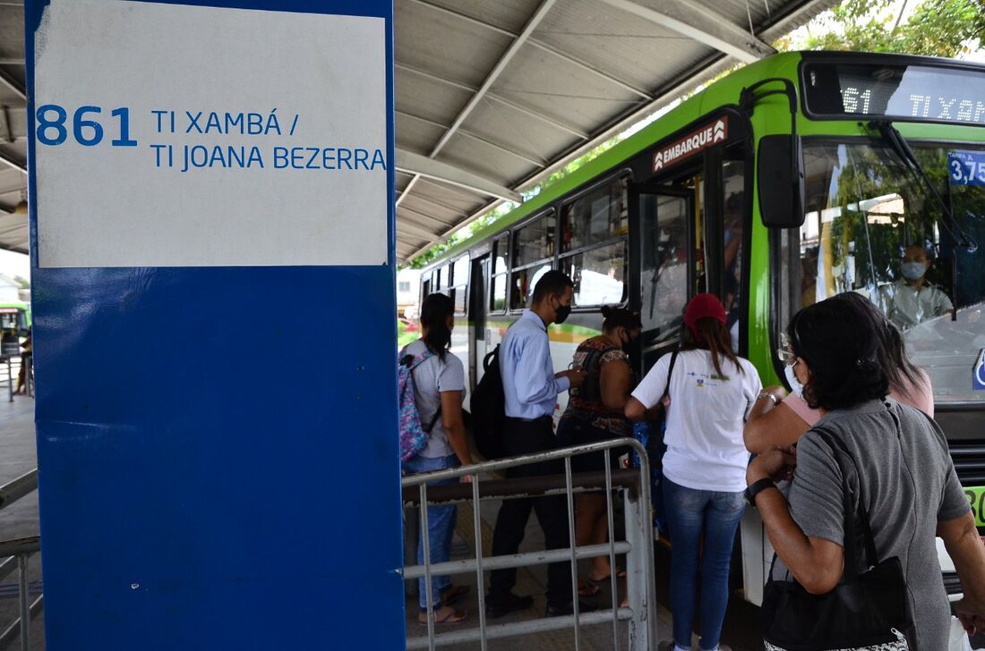 Linha de ônibus TI Xambá / Joana Bezerra