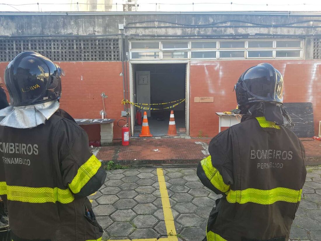 Bombeiros foram acionados, mas não há foco de incêndio no local