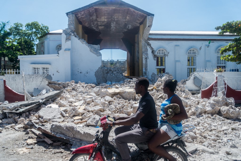 Terremoto no Haiti deixou mais de 2.200 mortos