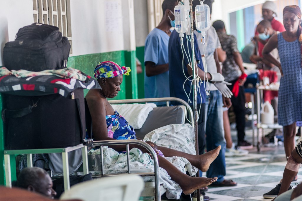 Hospital saturado no Haiti após grande terremoto com milhares de vítimas