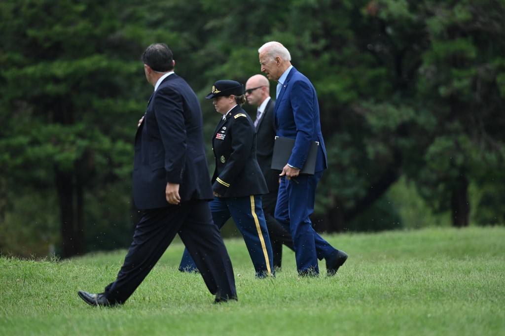 Presidente Joe Biden na Casa Branca antes do discurso