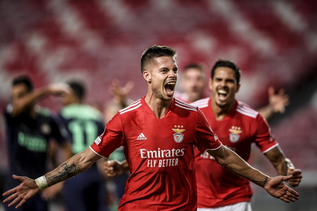 Julian Weigl comemorando o segundo gol do Benfica em cima do PSV, pela Liga dos Campeões da Europa