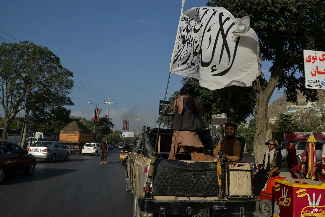 Grupo armado do Talibã nas ruas de Cabul