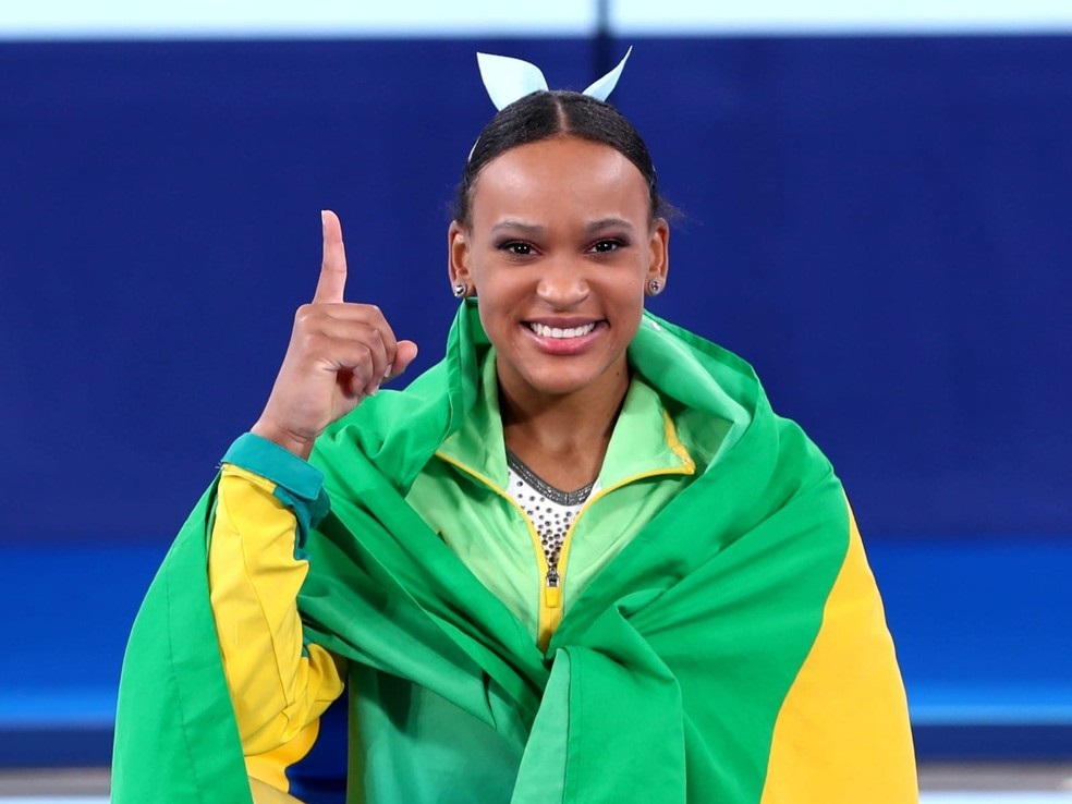 Rebeca Andrade tornou-se a primeira atleta brasileira a conquistar duas medalhas numa única edição das Olimpíada. A