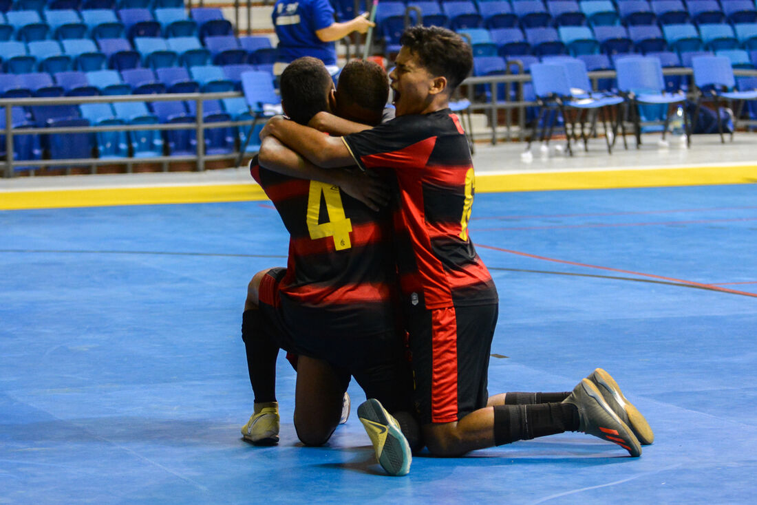 Atletas do futsal sub-15 do Sport