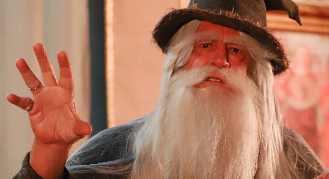 Nuno Leal Maia na pele de um feiticeiro na terceira temporada de