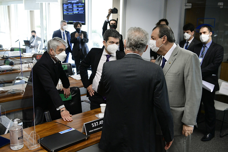 Senadores Humberto Costa, Randolfe Rodrigues, Renan Calheiros e Omar Aziz