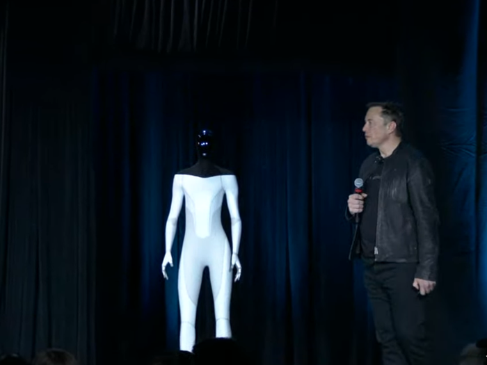 Elon musk e a apresentação do robô Tesla Bot