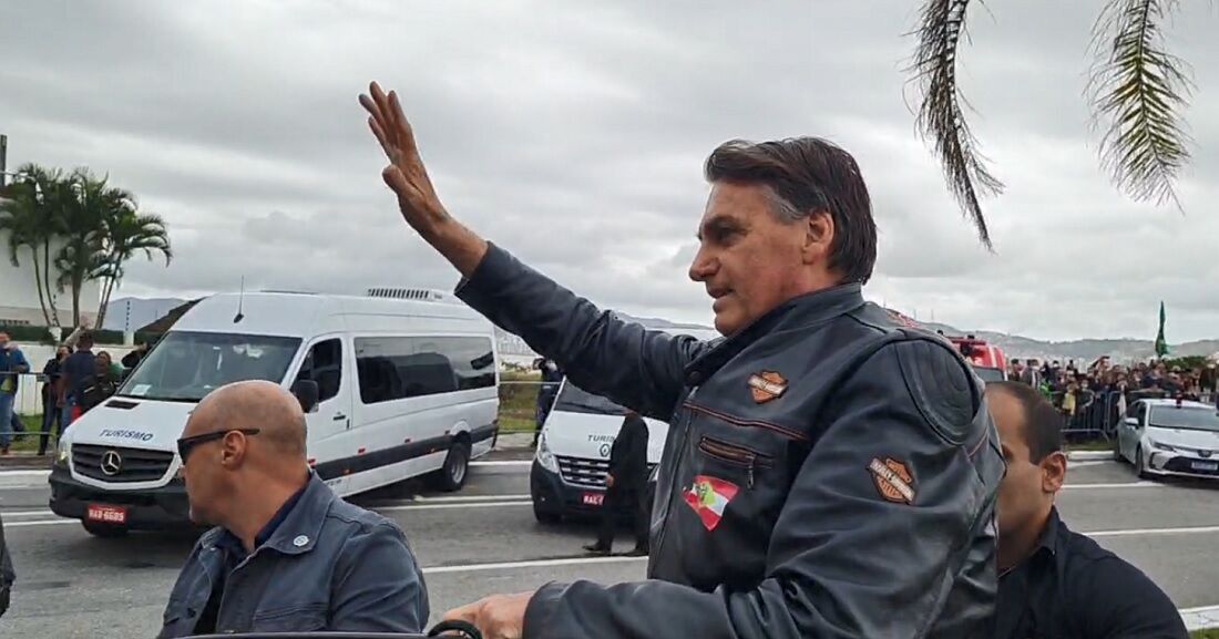 Bolsonaro participou de motociata em Florianópolis 