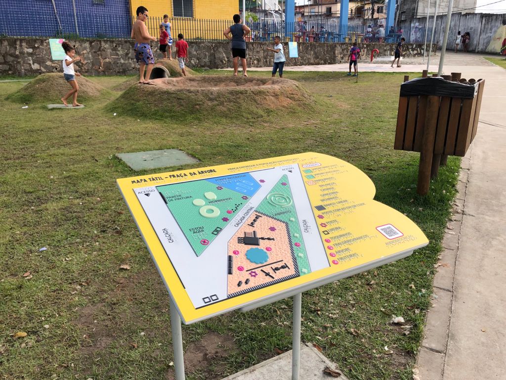 Mapa tátil instalado no Compaz Eduardo Campos