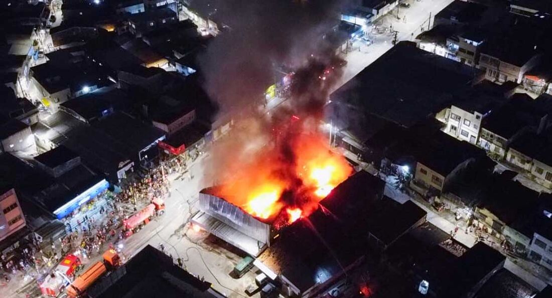 Incêndio em loja em Afogados