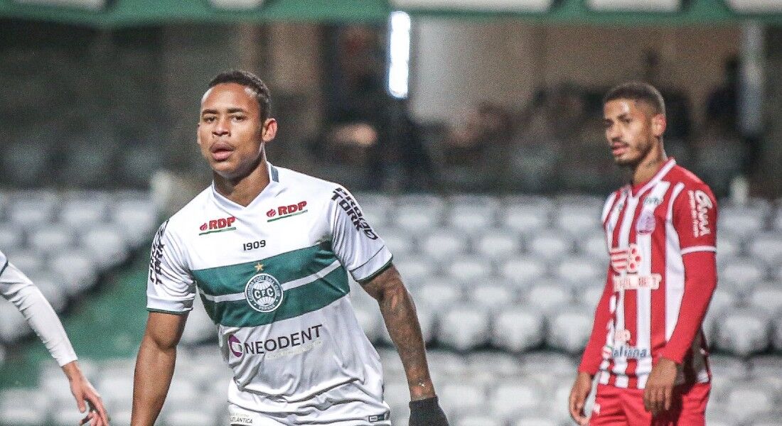 Náutico sofreu três gols do Coritiba e sofreu sua primeira derrota.