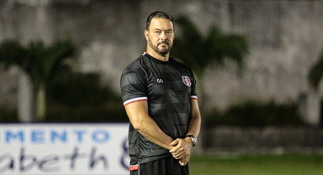 Roberto Fernandes, técnico do Santa Cruz